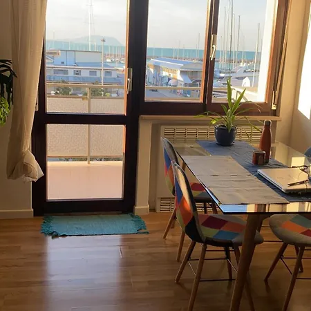 アパート Blue Zen Beachfront チヴィタノーヴァ・マルケ