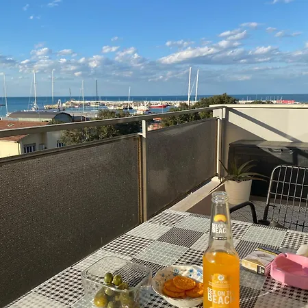 Blue Zen Beachfront チヴィタノーヴァ・マルケ